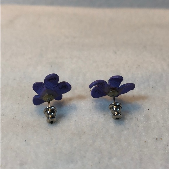 💸 Purple Flower Earrings - Picture 2 of 4